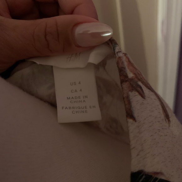 2 for $20 tops size S - can be worn casually or dressed up - Picture 5 of 9